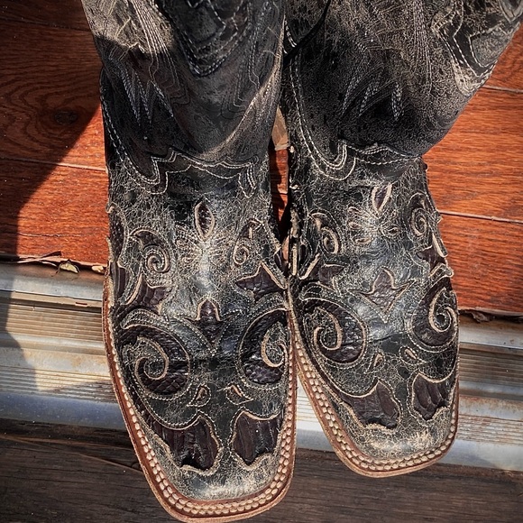 Ladies size 8 Corrals (black) - Picture 4 of 5